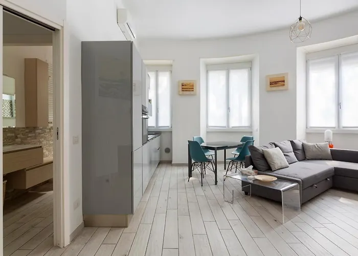 Spacious Retreat Steps From Lambrate Metro- Via Pacini